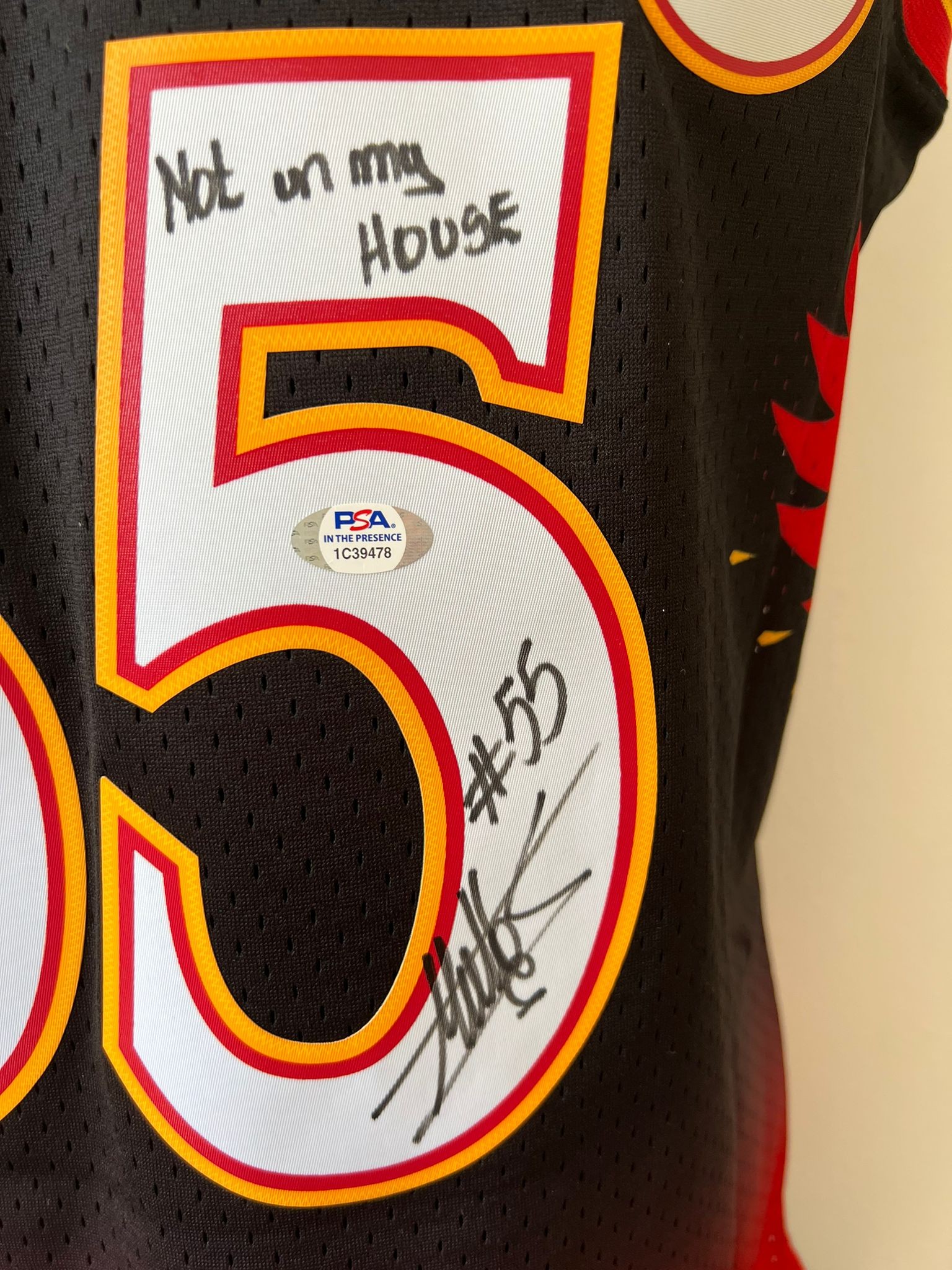 Friendly Confines Dikembe Mutombo Signed Atlanta Hawks NBA Champion Practice Jersey (Beckett COA)