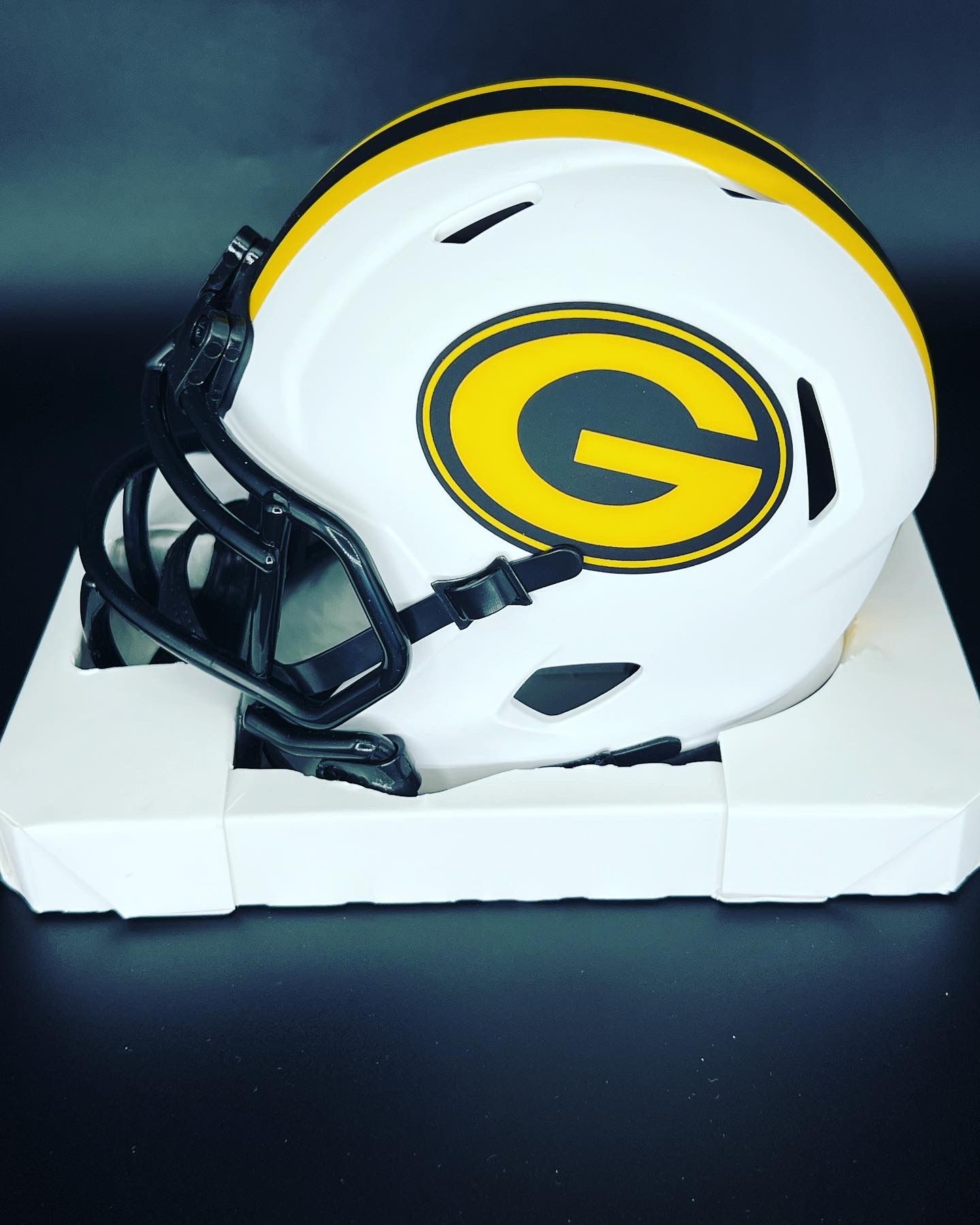 Davante Adams' Signed Green Bay Packers Mini Helmet - CharityStars