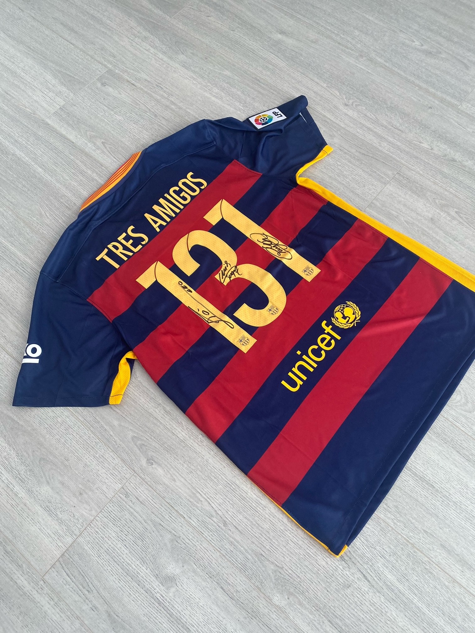 Lionel Messi Neymar Jr Luis Suarez Barcelona Trio Signed T Shirt TT2918