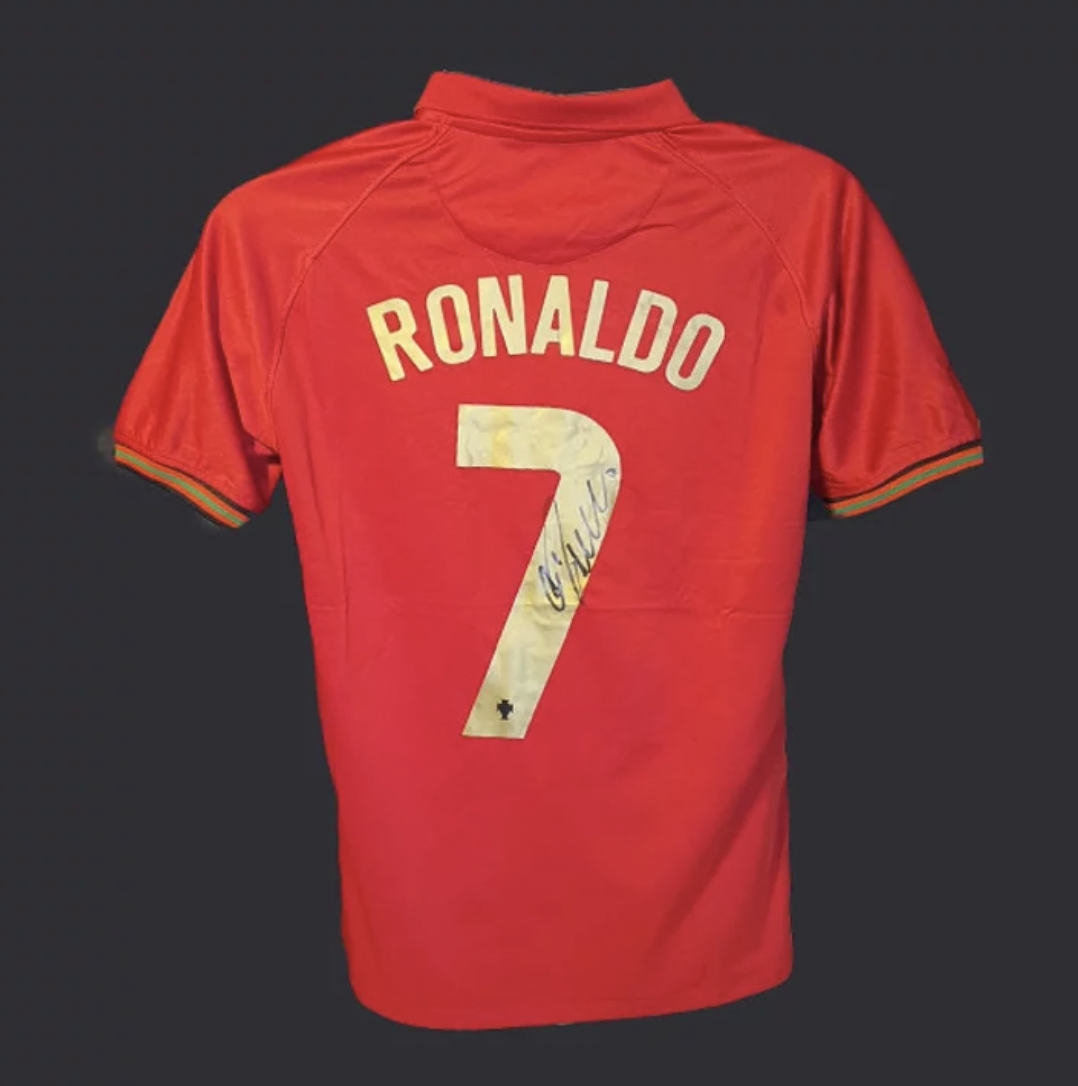 CR7, Cristiano Ronaldo, Cristiano, Ronaldo, oro, portugal, 7, number,  dorsal Essential T-Shirt for Sale by goztel