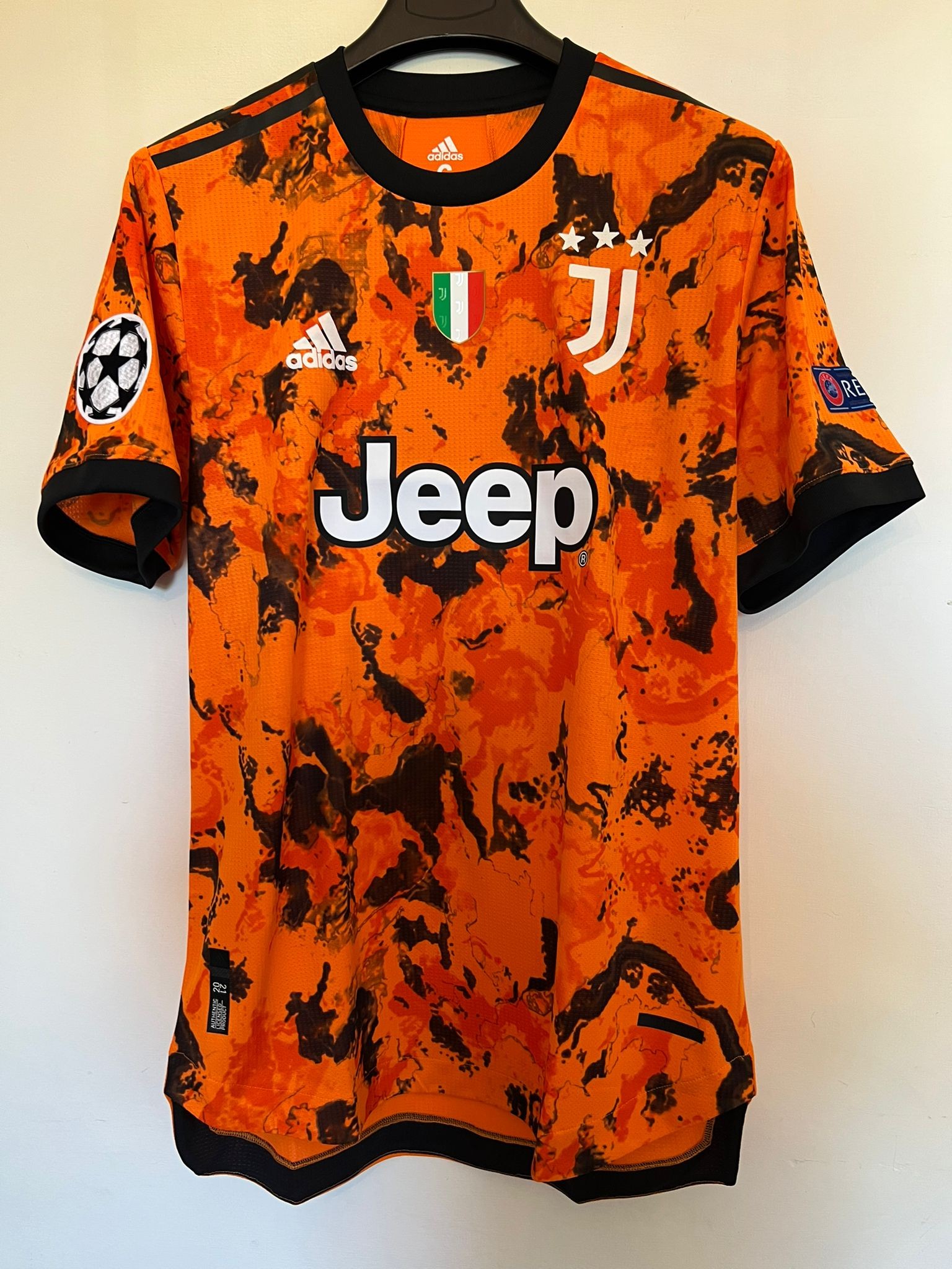 Chiesa's Juventus 2023/2024 Shirt, Signed with Personalized Dedication -  CharityStars