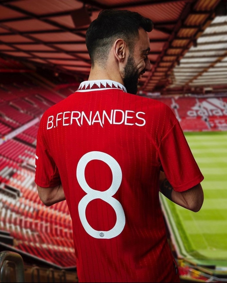 Bruno Fernandes Manchester United Autographed 2021-22 Home Jersey