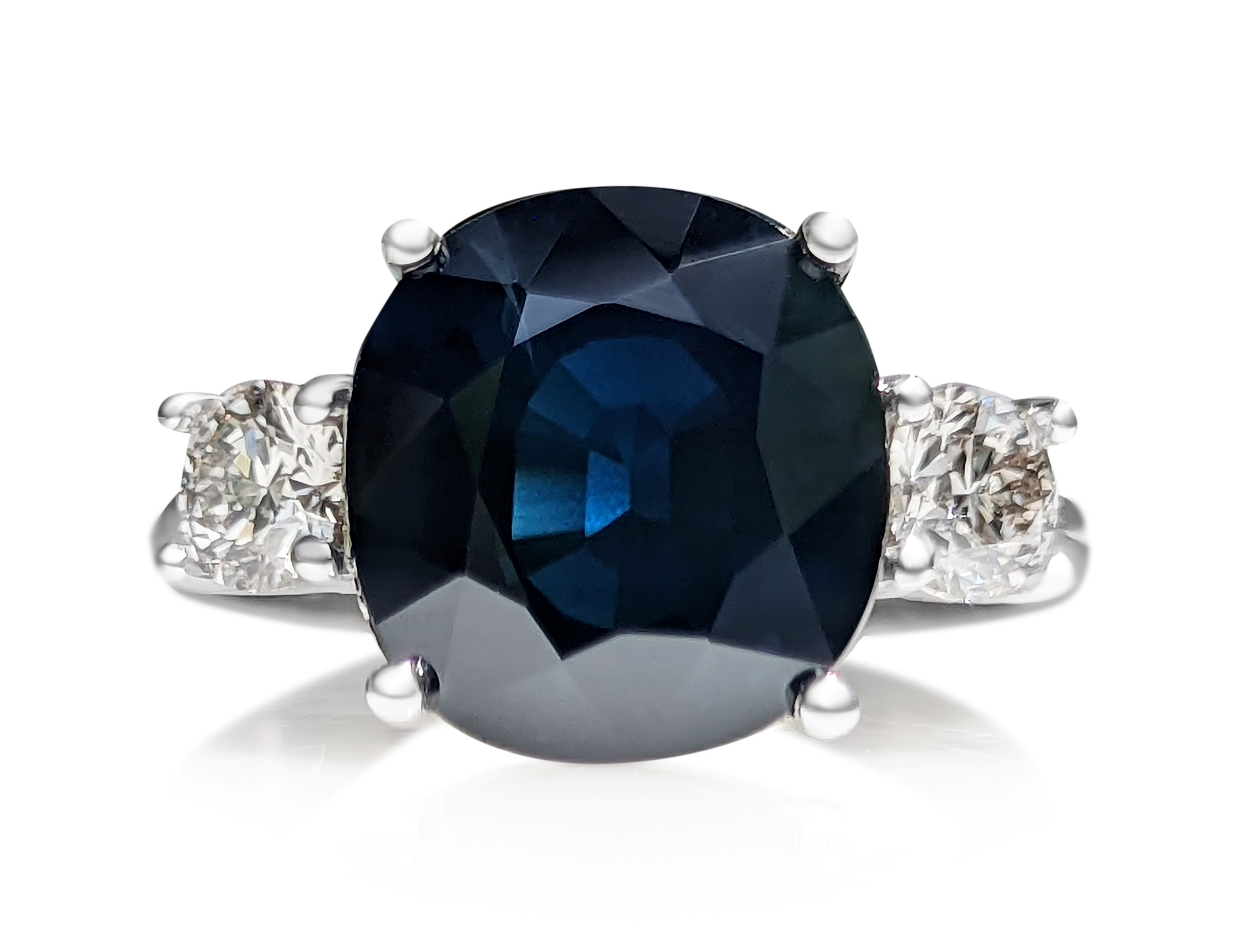 Anello in zaffiro blu 9,25 ratti/9,00 carati con certificato