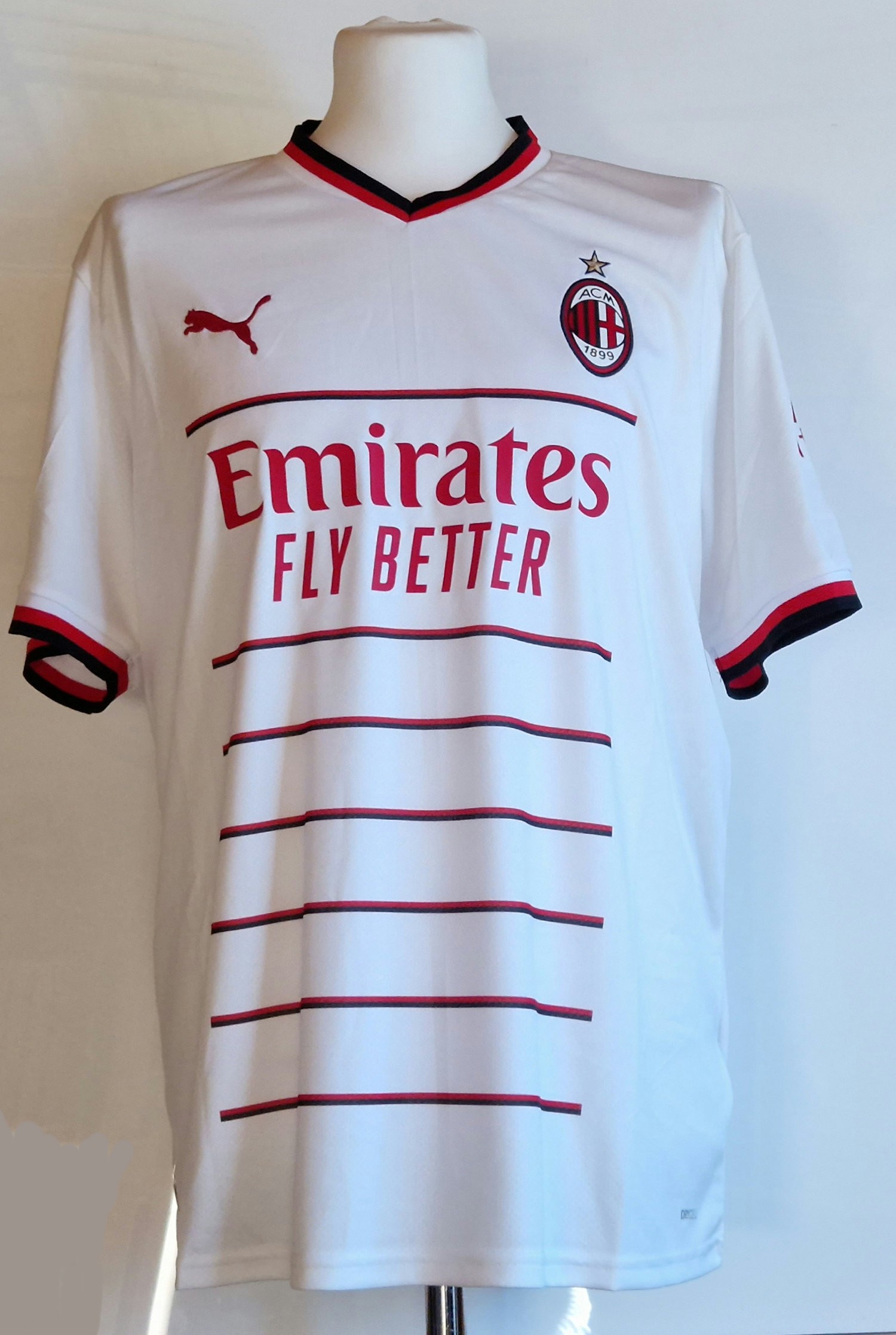 Zlatan Ibrahimović AC Milan Signed Shirt - CharityStars