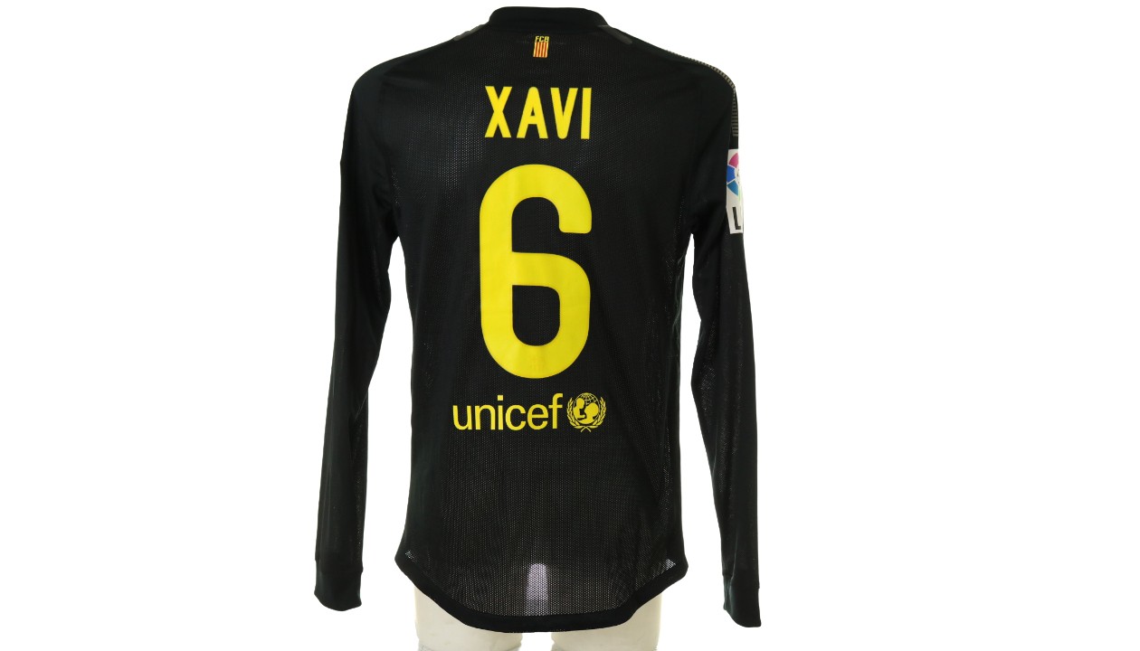 Xavi Official Barcelona Signed Shirt, 2012/13 - CharityStars