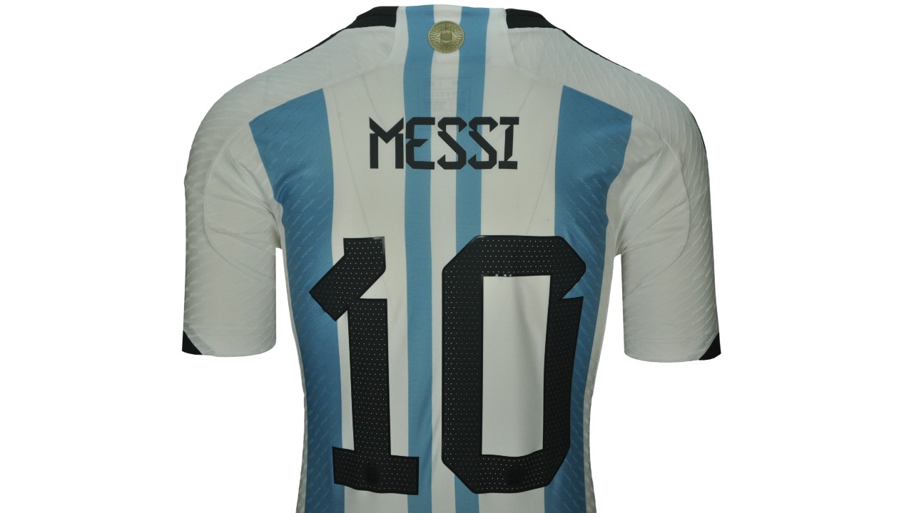 Lionel Messi Signed Official Argentina National Team Shirt, 2022 -  CharityStars