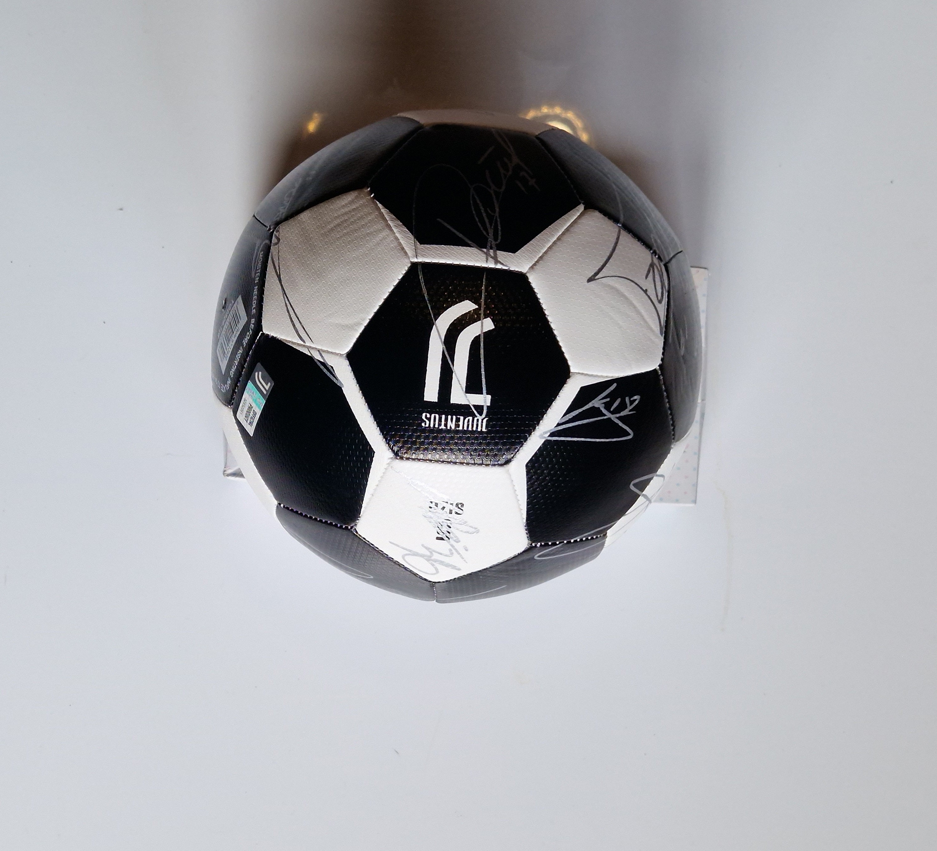 Pallone Juventus F.C. ufficiale autografato dai calciatori bianconeri