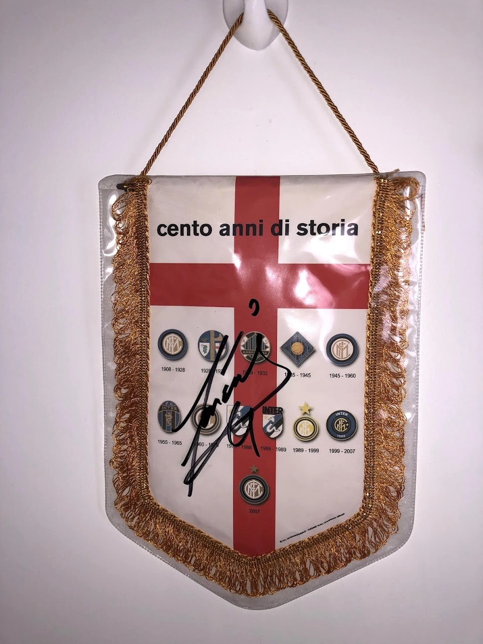 Gagliardetto 100 Anni Inter - Autografato da Javier Zanetti - CharityStars