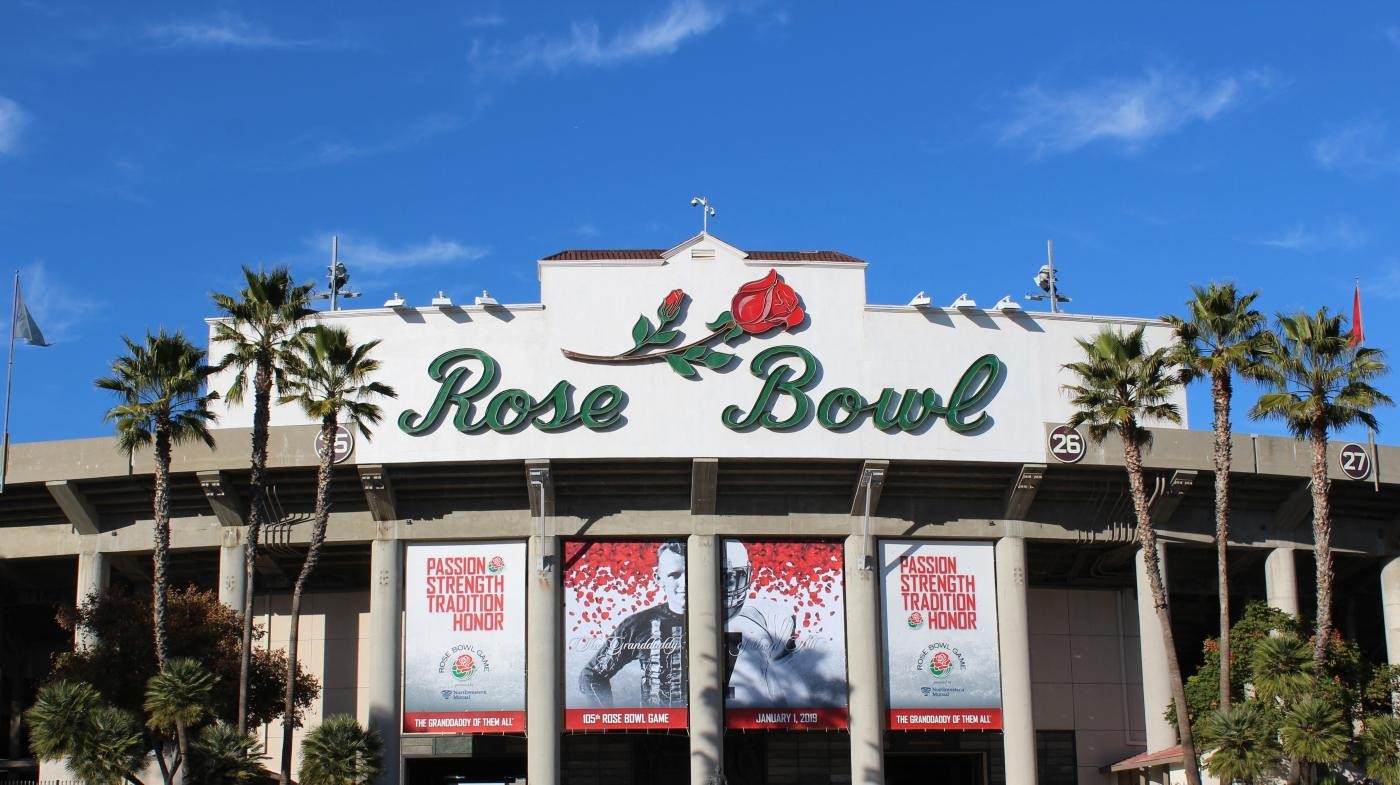 Charitybuzz: Exclusive Rose Bowl Experience with Joe Montana on January 29,  2023 for 2