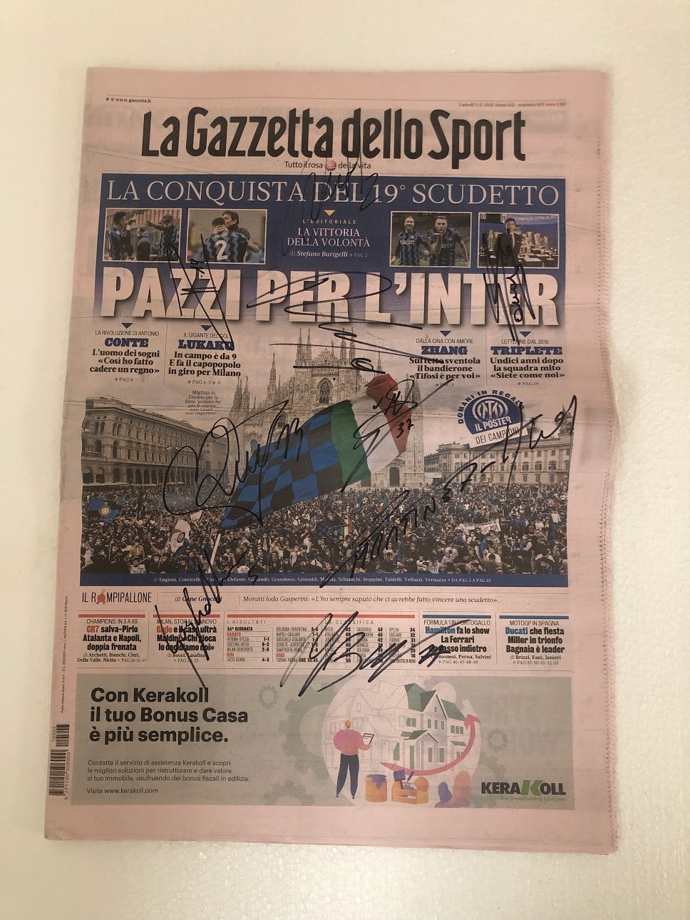 Gazzetta dello Sport 19esimo Scudetto Inter - Autografata dalla rosa -  CharityStars