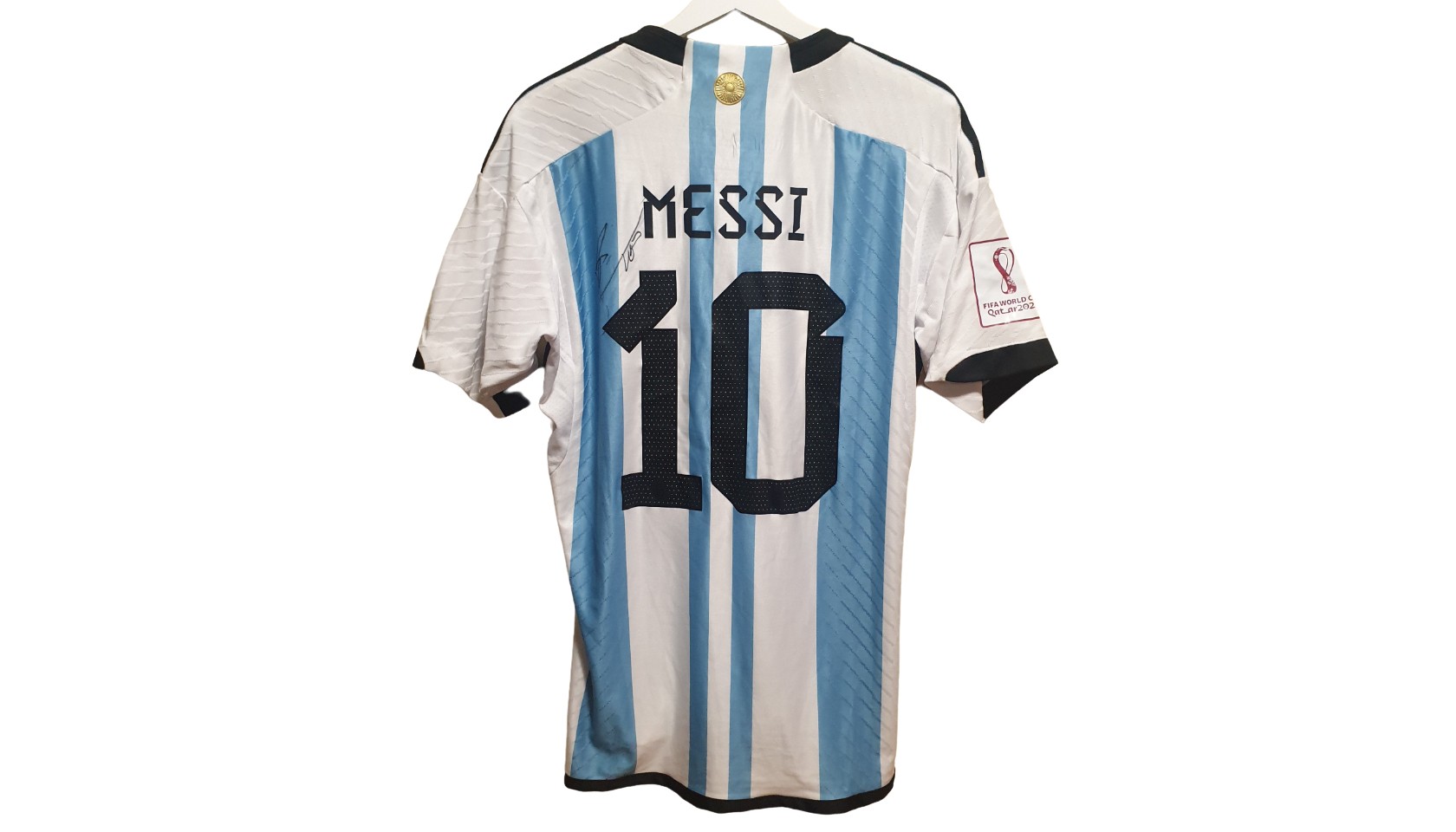 Lionel Messi Shirt from 2017 El Clásico Sells for $450,000 US at Auction –  SportsLogos.Net News