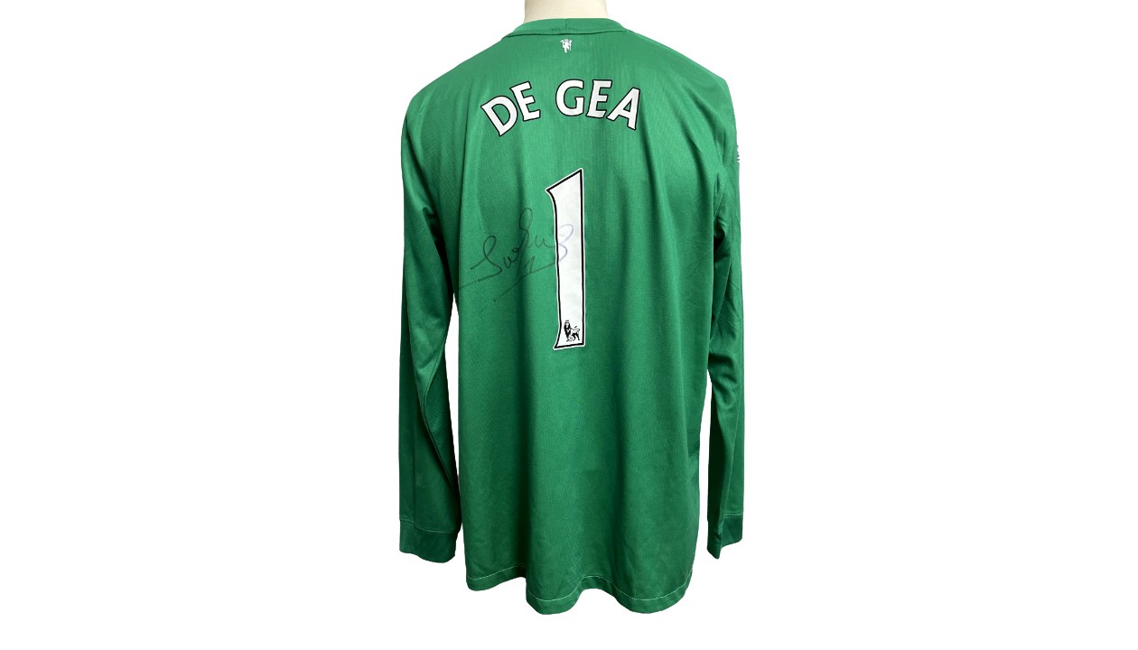 UnitedsRelated on X: David De Gea in Manchester United new 2014/15  goalkeeper home kit. #MUFC #MANUTD  / X