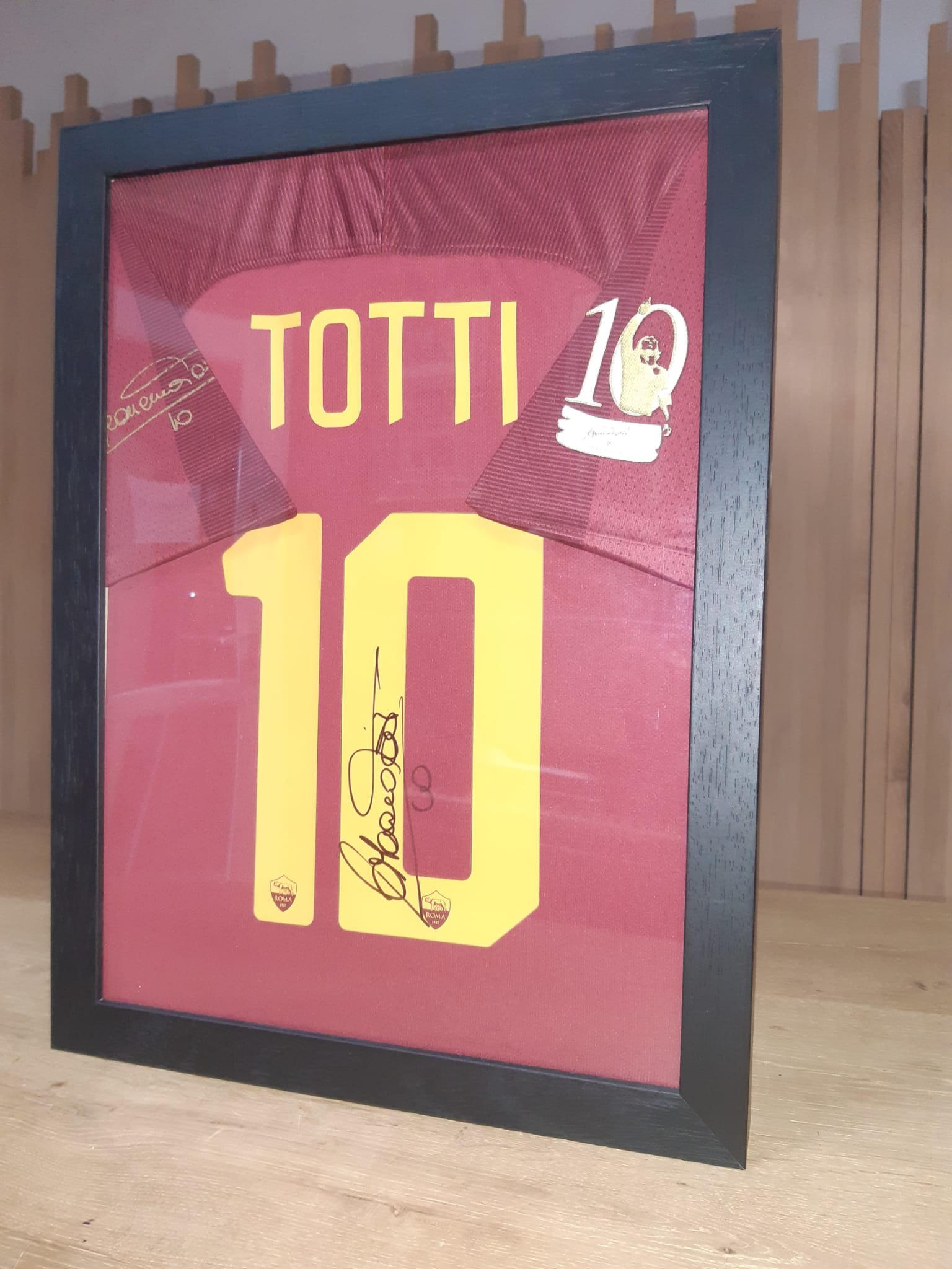 Maglia Totti Roma - Autografata e incorniciata - CharityStars