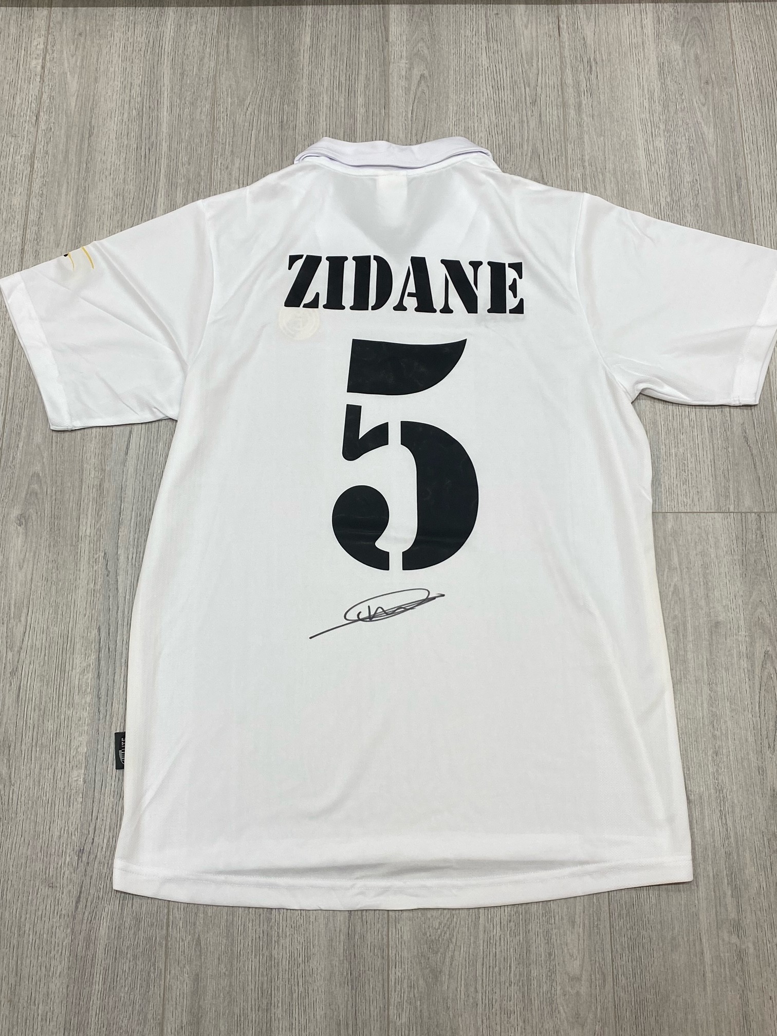 Zinedine Zidanes Real Madrid Signed Shirt 2002 Charitystars