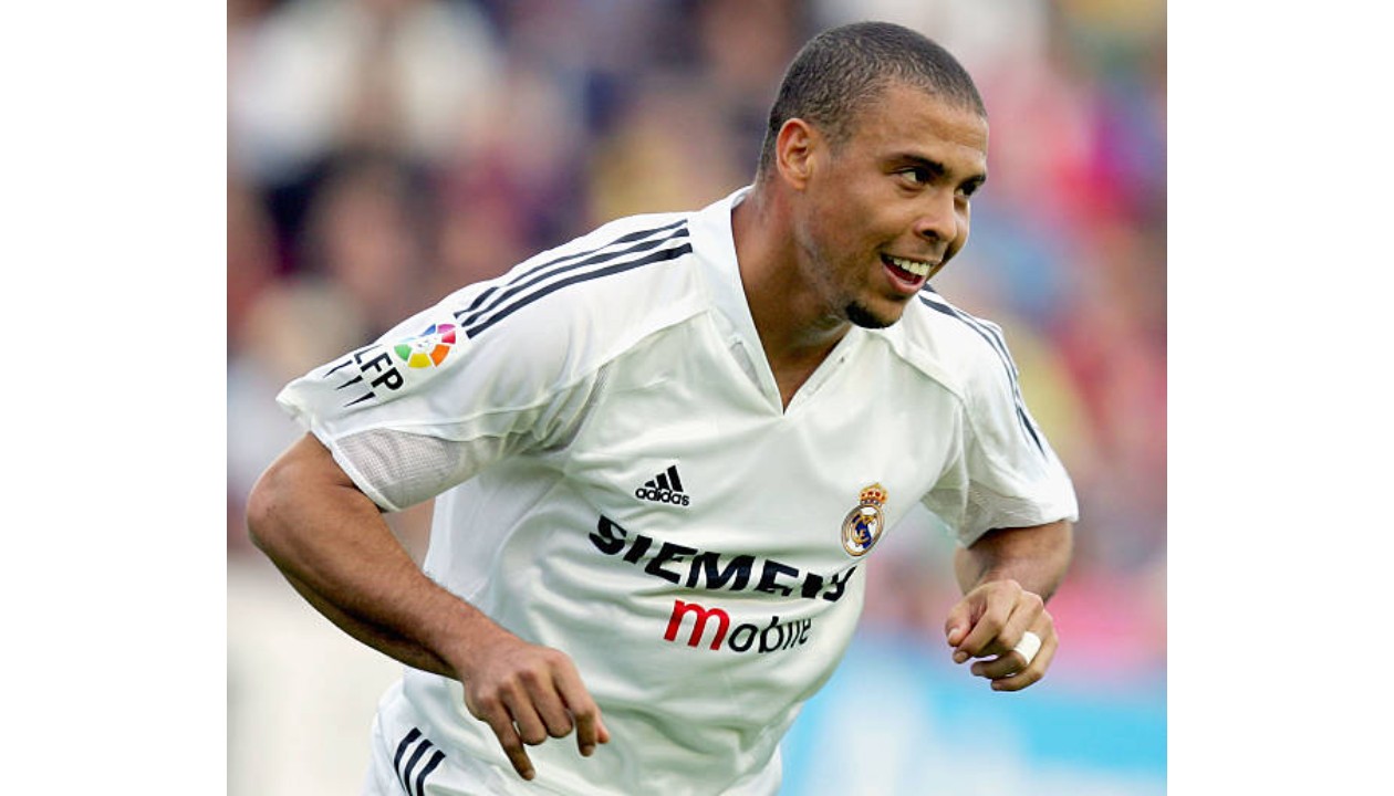 Ronaldo's Official Brazil Signed Shirt, 2004 - CharityStars