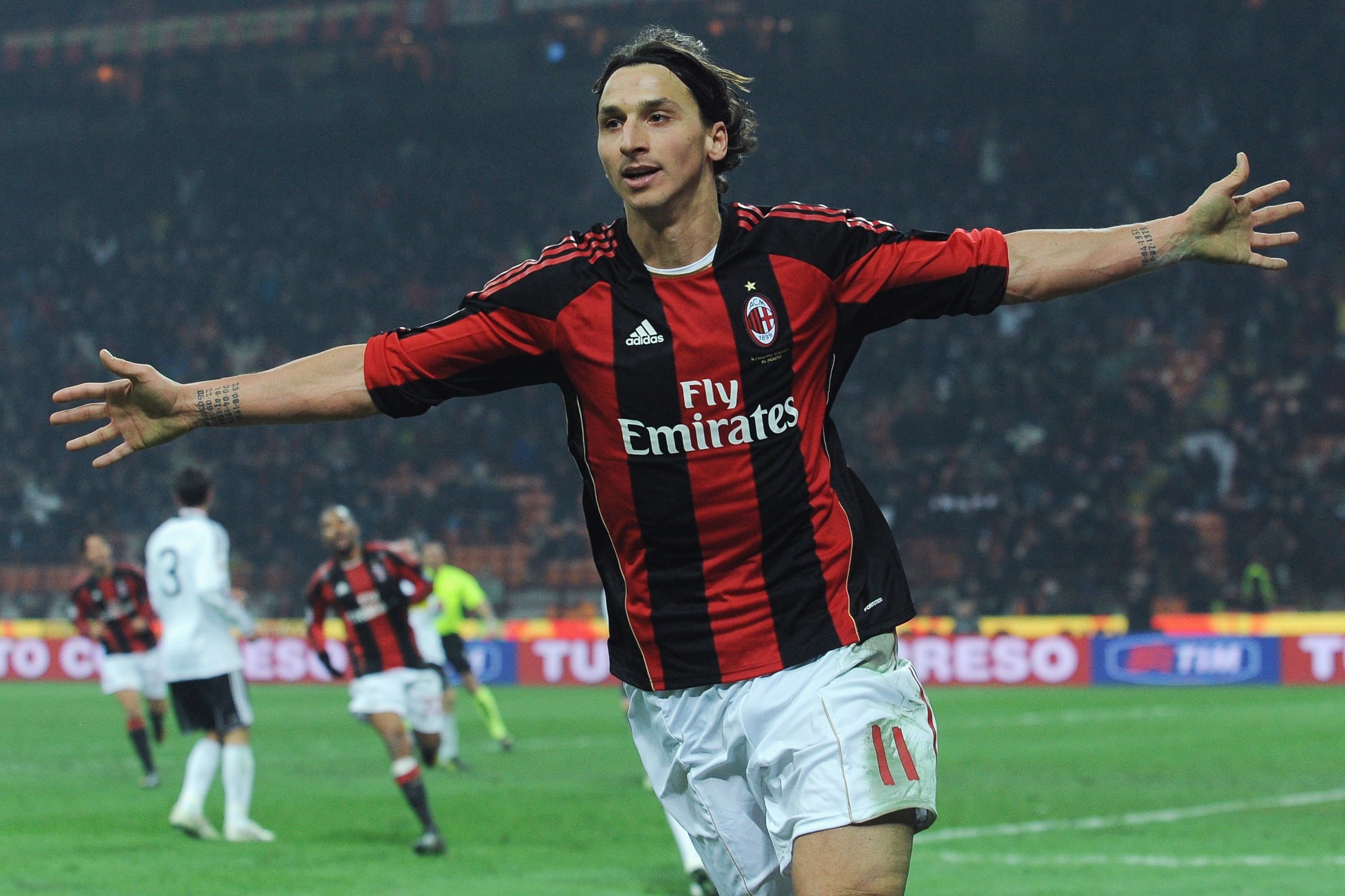 Official: AC Milan Striker Zlatan Ibrahimovic Signs Contract and Returns To  Iconic No. 11 Shirt - The AC Milan Offside