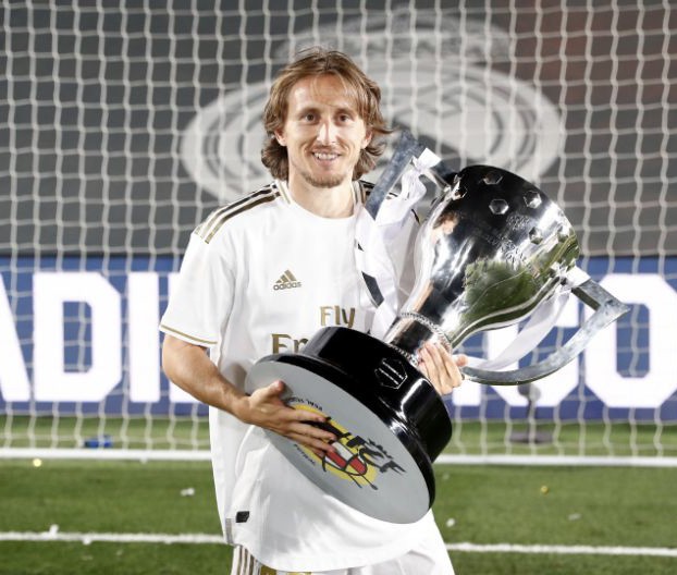 Modric's Official Real Madrid Signed Shirt, 2021/22 - CharityStars