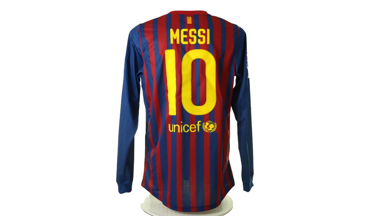 Messi's match issued/worn shirt, Barcelona-Porto, UEFA SuperCup 2011 -  CharityStars