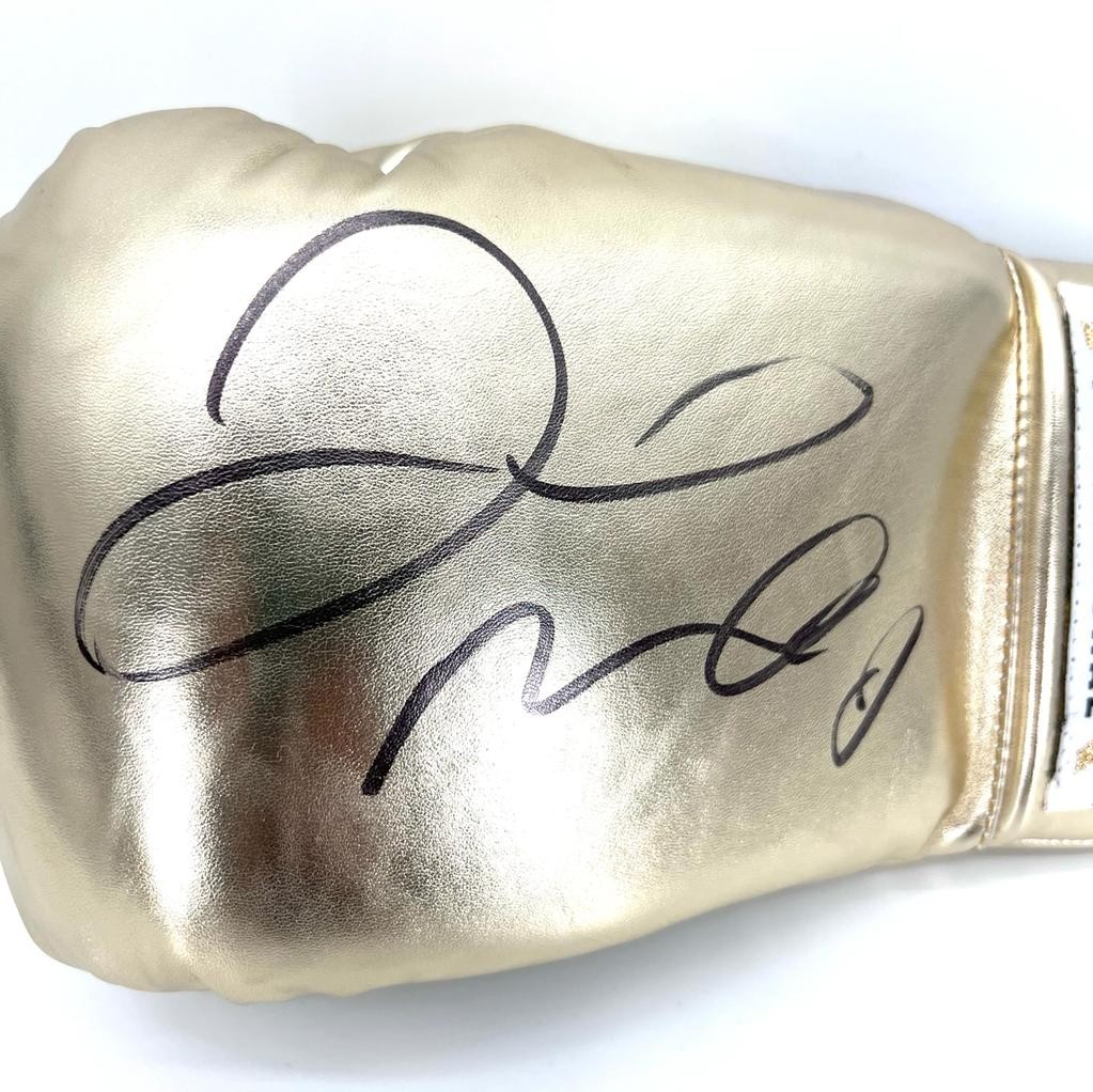 Guantone da Boxe Louis Vuitton Autografato da Floyd Mayweather -  CharityStars