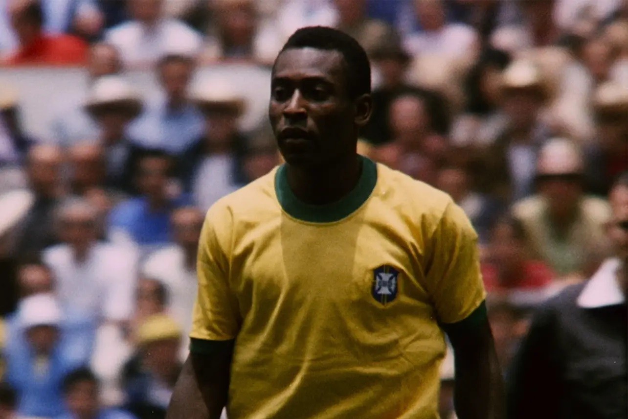 Pelé Brazil Signed Shirt - CharityStars