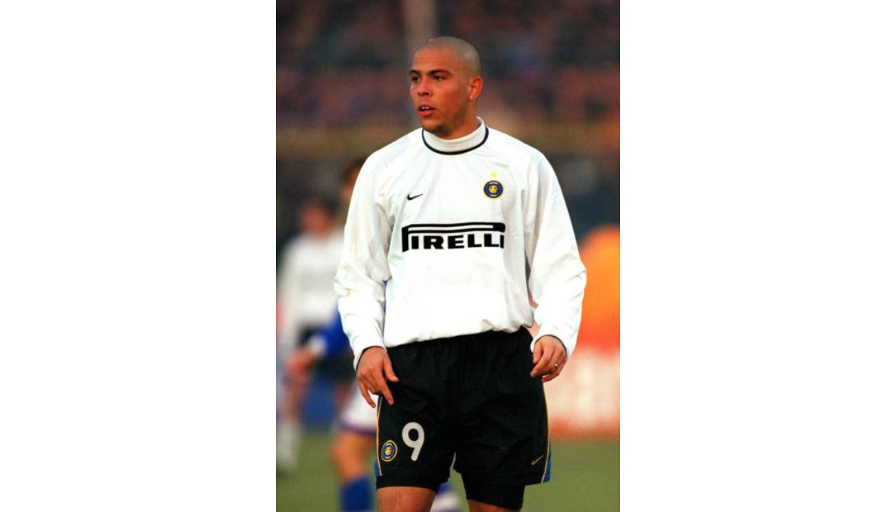 Inter Milan 2001-2002 Home Shirt #9 Ronaldo - Online Shop From