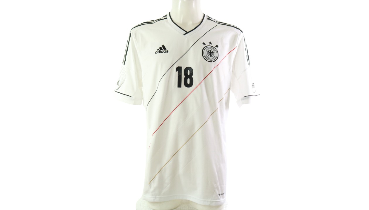 Kroos' Official Real Madrid Signed Shirt, 2019/20 - CharityStars