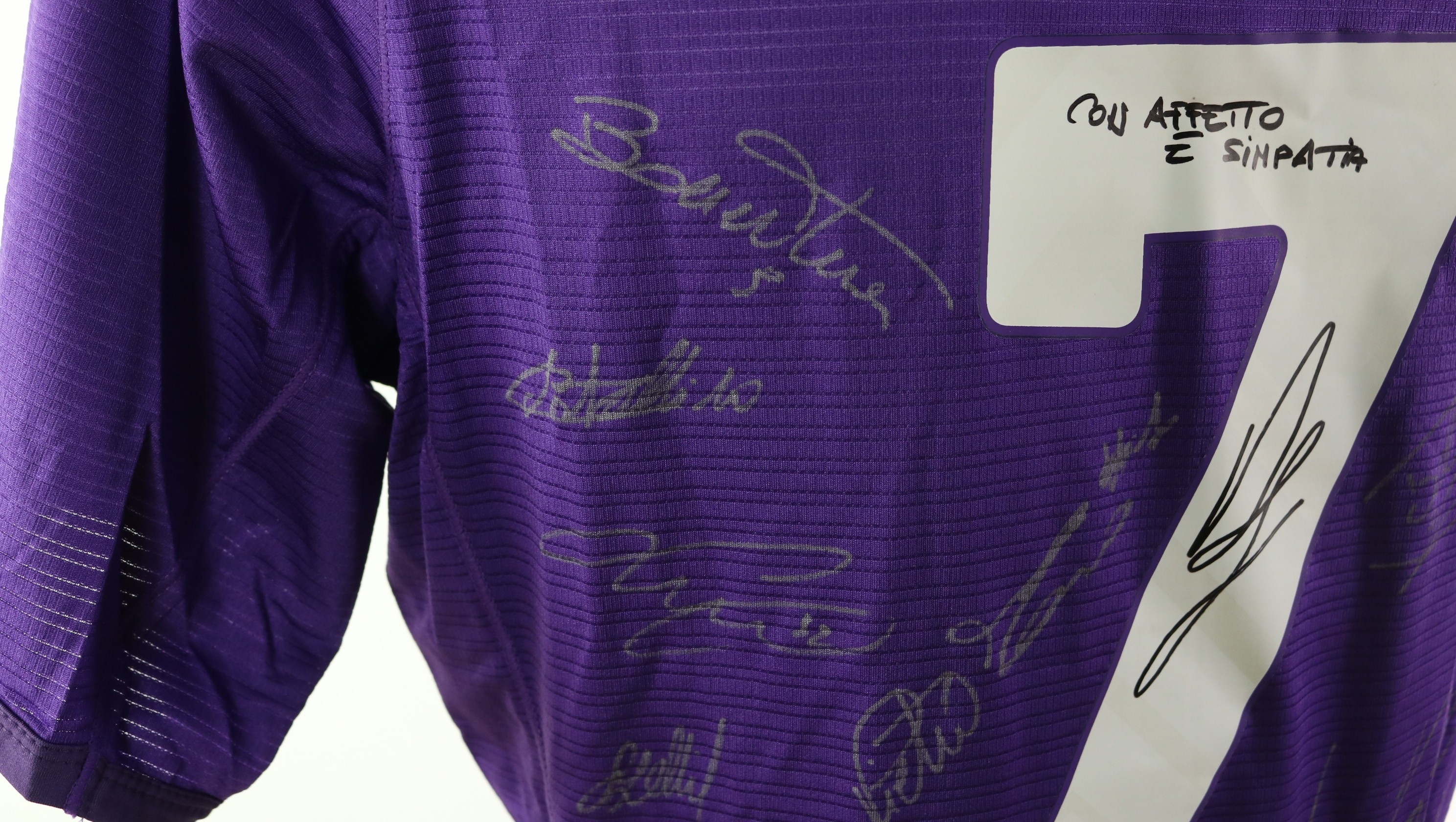 Jovic's Match Shirt, Empoli-Fiorentina 2022 - Signed by the Squad -  CharityStars
