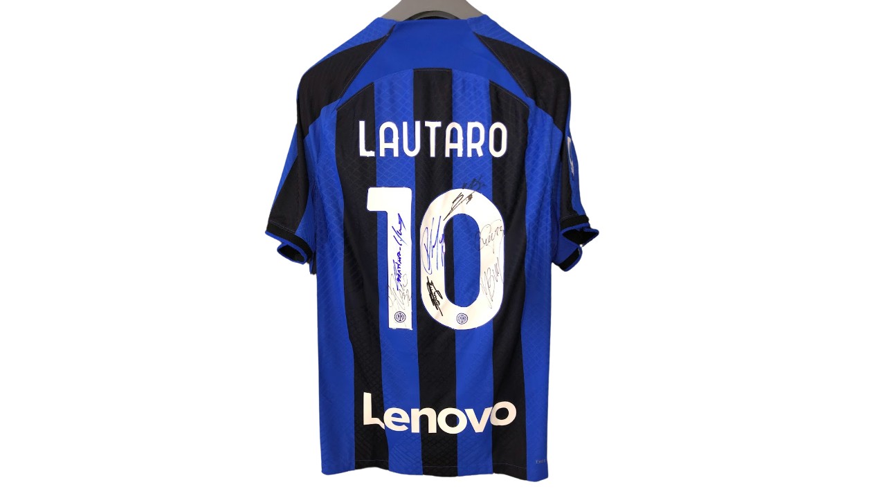 Lautaro Official Inter Shirt, 2022/23 - Signed by the Players