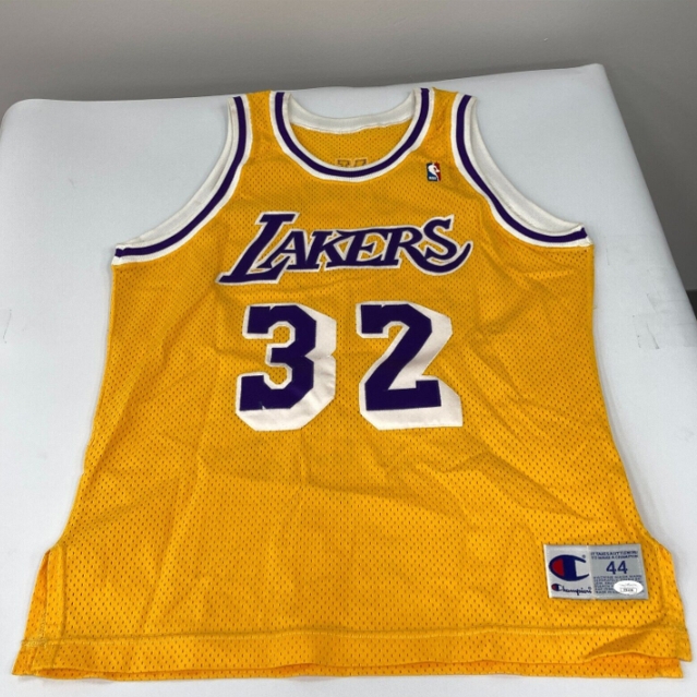 1995-96 Los Angeles Lakers Team and Ice Cube Signed Magic Johnson Jersey -  CharityStars