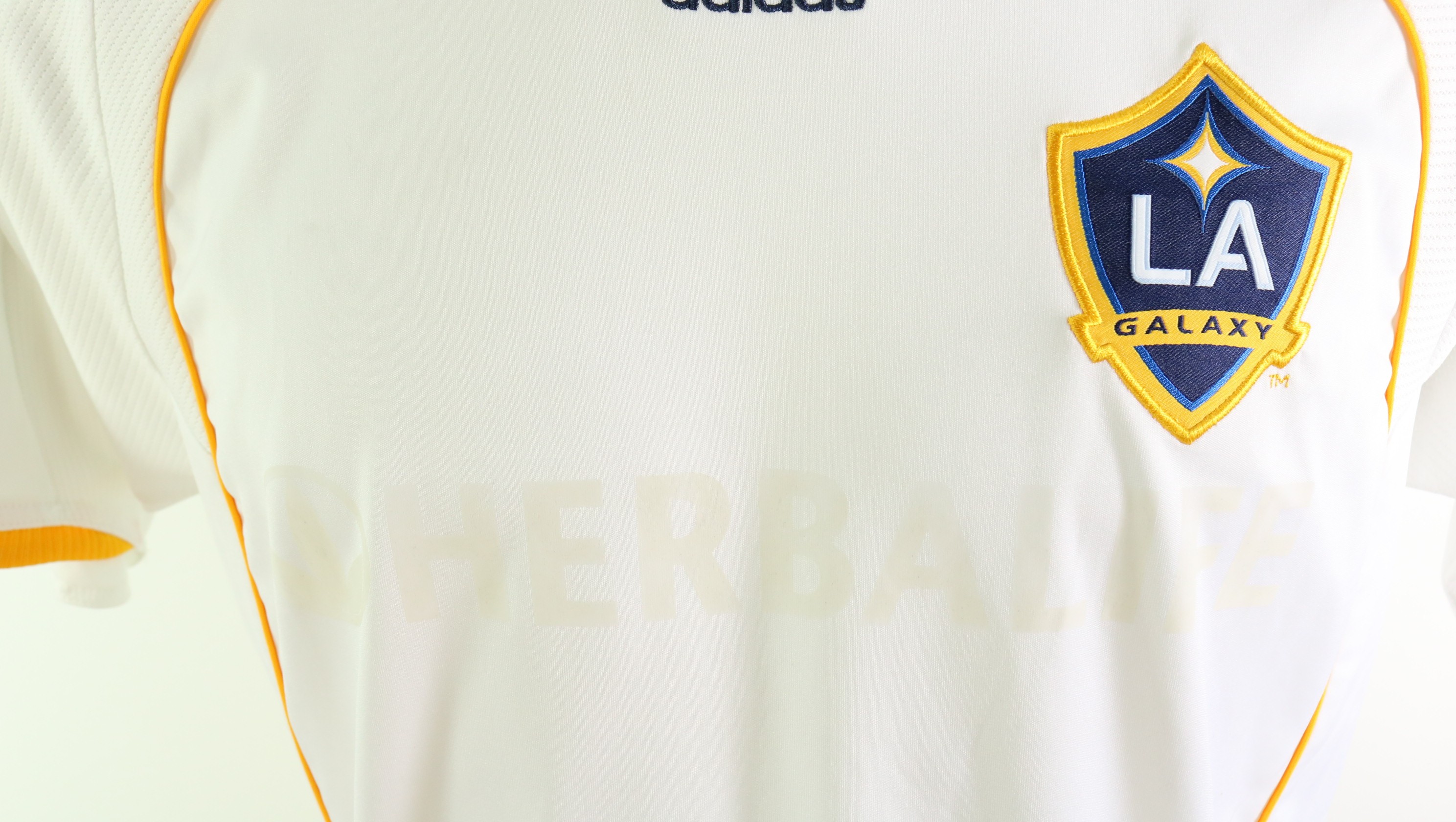 David Beckham's LA Galaxy Signed and Framed Shirt - CharityStars